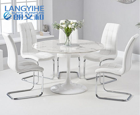 mesa de jantar redonda de mármore branca de 120cm e estofado jantando a cadeira