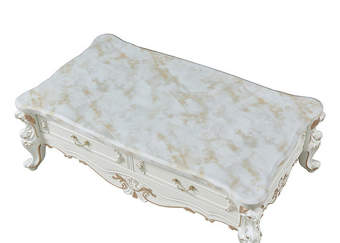 Grupo branco do armário e da mesa de centro da tevê da sala de visitas