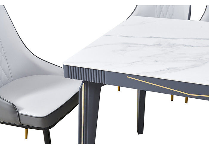 O metal embutiu a mesa de jantar superior da ardósia luxuosa clara da rocha