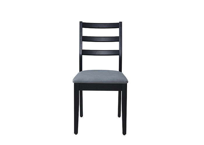 Cadeiras estofadas pretas simples e à moda da sala de jantar