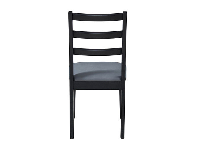 Cadeiras estofadas pretas simples e à moda da sala de jantar