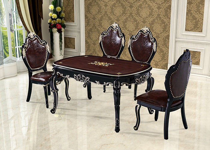 Tabela minimalista da sala de jantar do estilo europeu da família